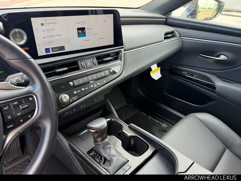 Used 2025 Lexus ES 300h w/ Premium Package FWD image 26