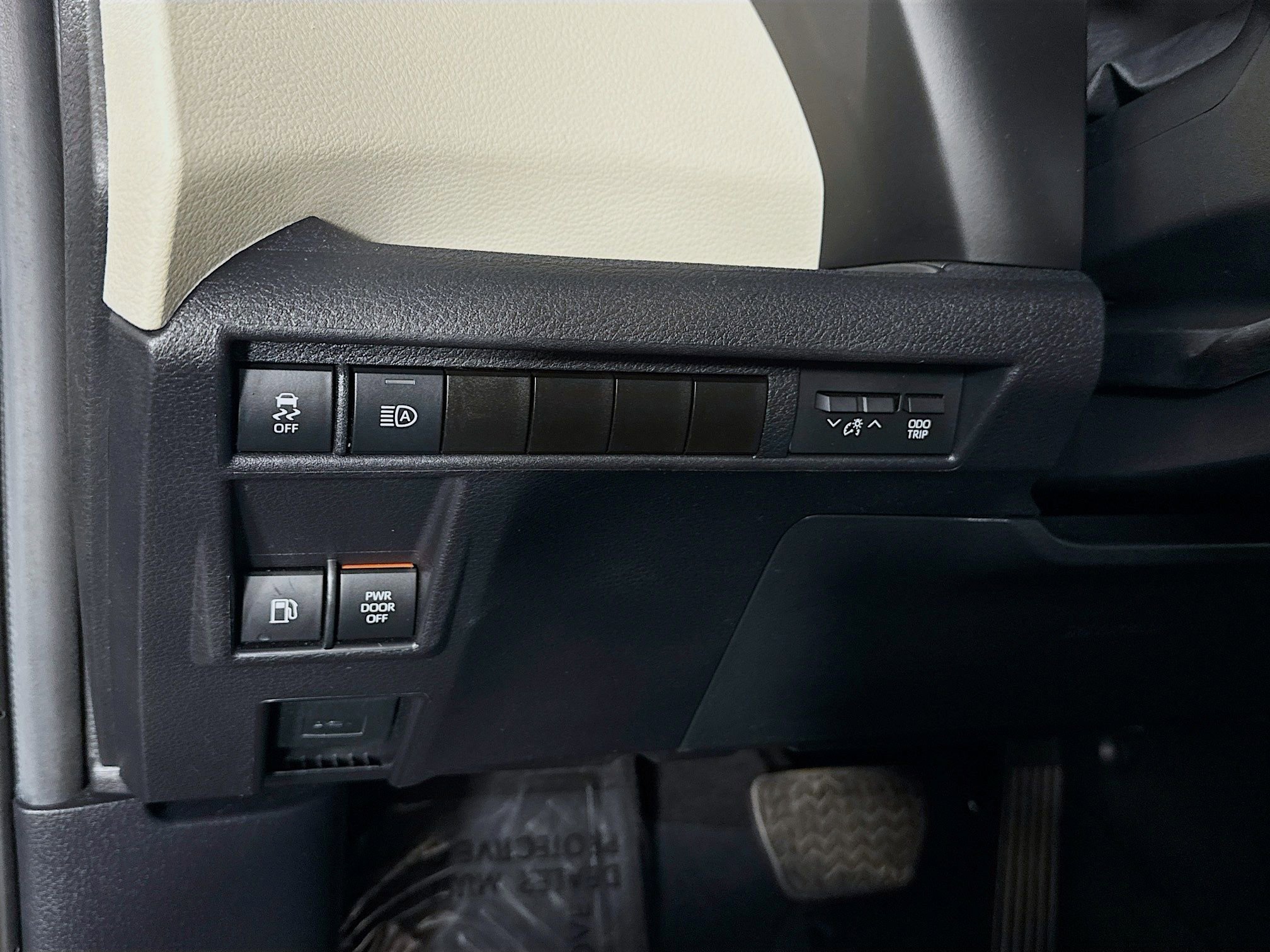 Certified 2024 Toyota Sienna XLE FWD image 11