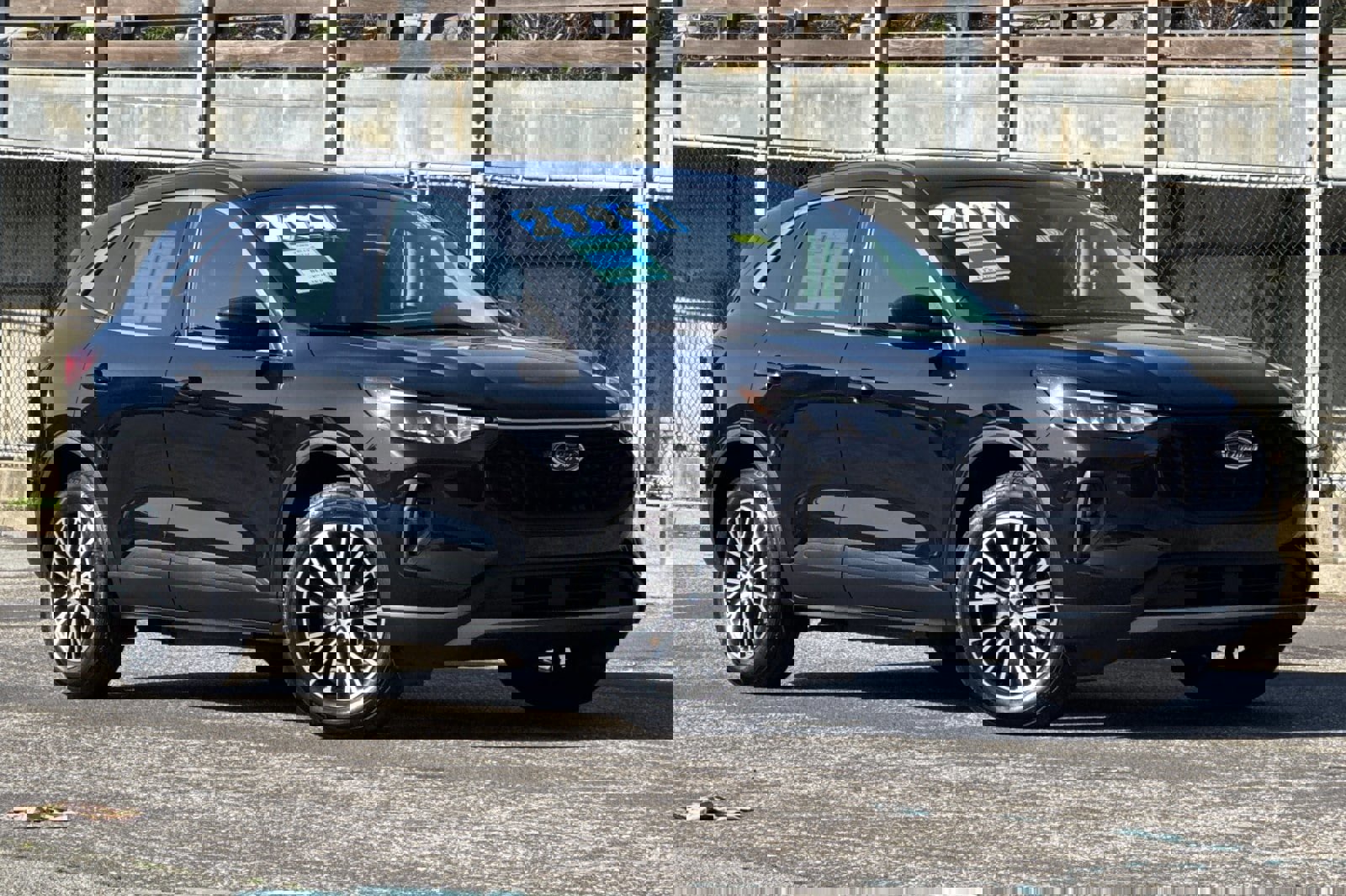 Certified 2025 Ford Escape SE image 2