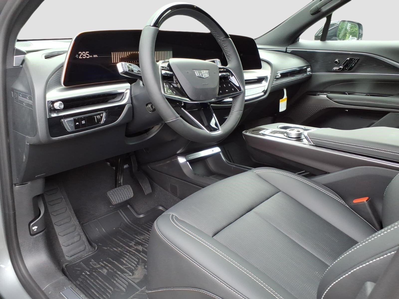 New 2026 Cadillac Lyriq Luxury AWD/4WD image 11