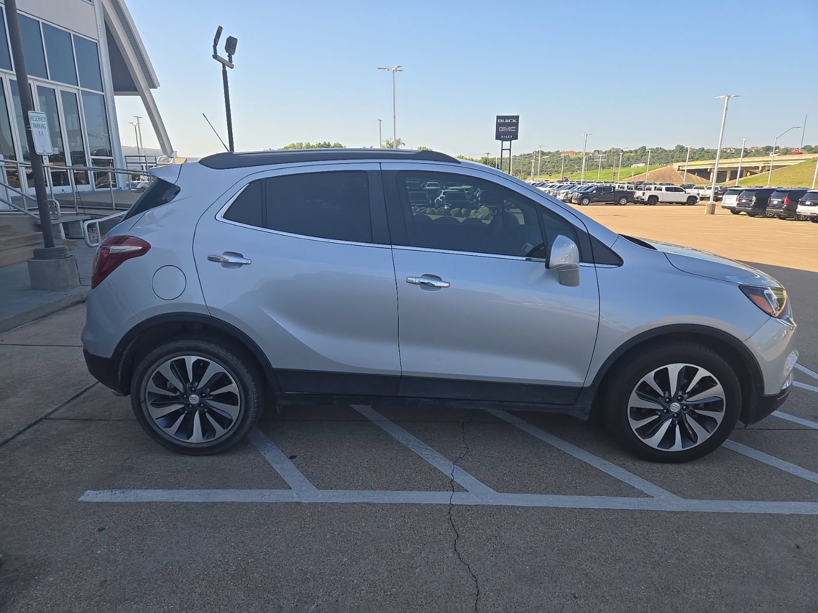 Used 2022 Buick Encore Preferred w/ Safety Package FWD image 4