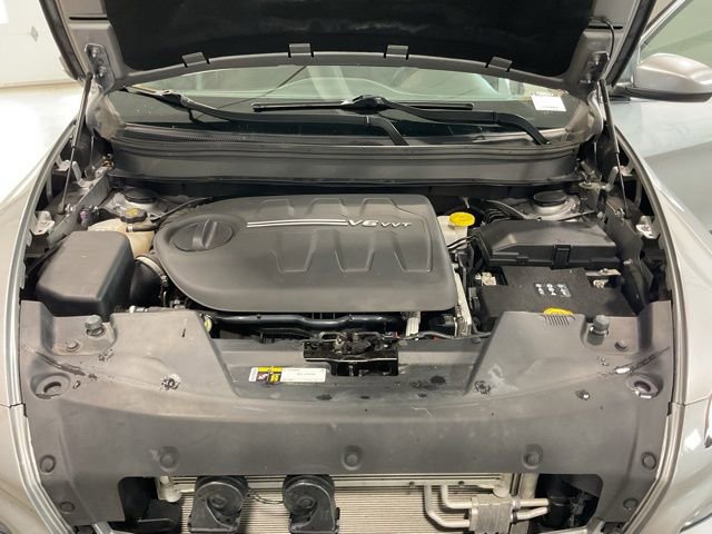 Used 2018 Jeep Cherokee Latitude w/ Cold Weather Group AWD/4WD image 19