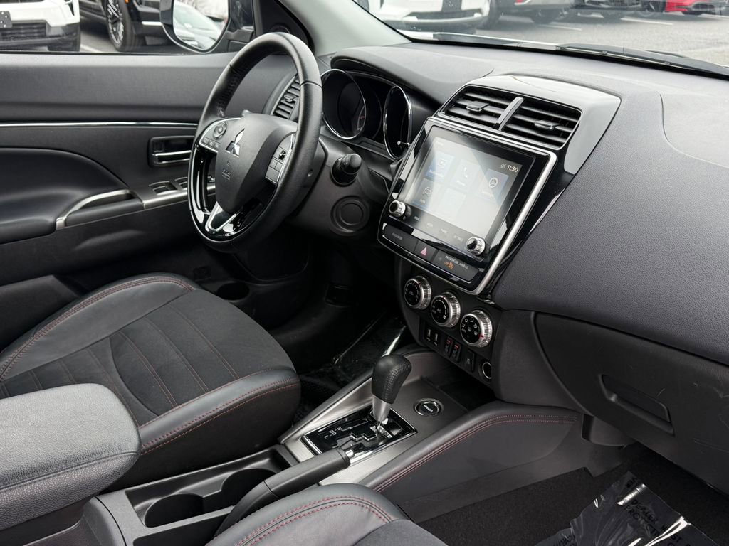 Used 2024 Mitsubishi Outlander Sport SE image 9