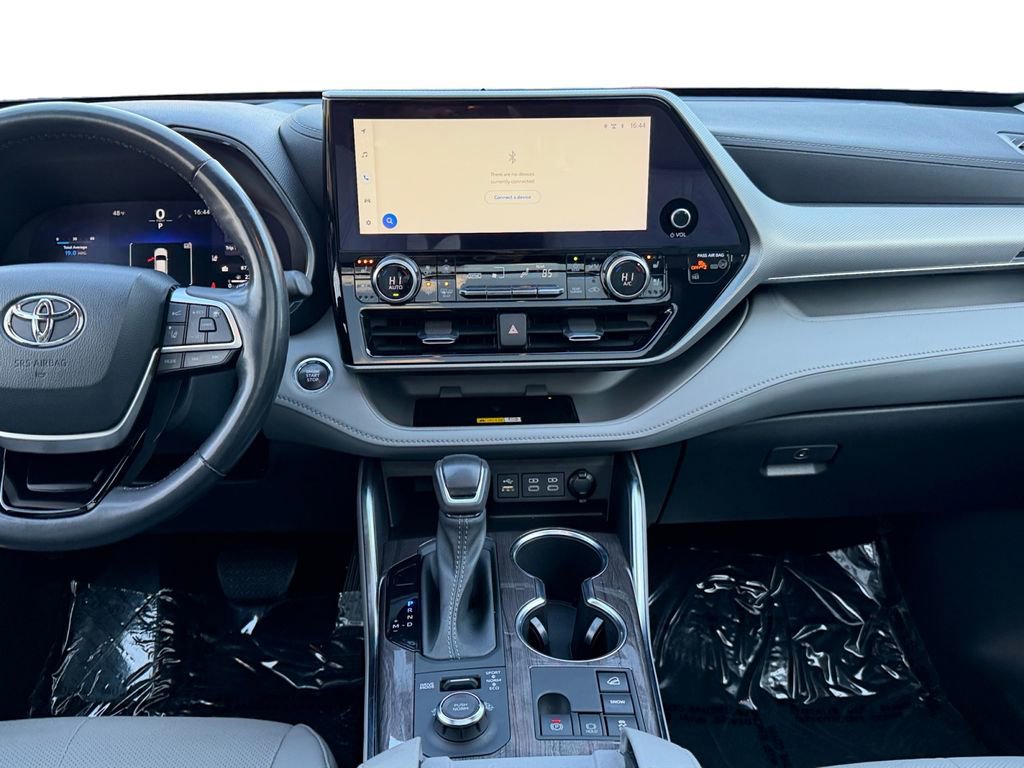 Used 2023 Toyota Highlander Platinum image 11