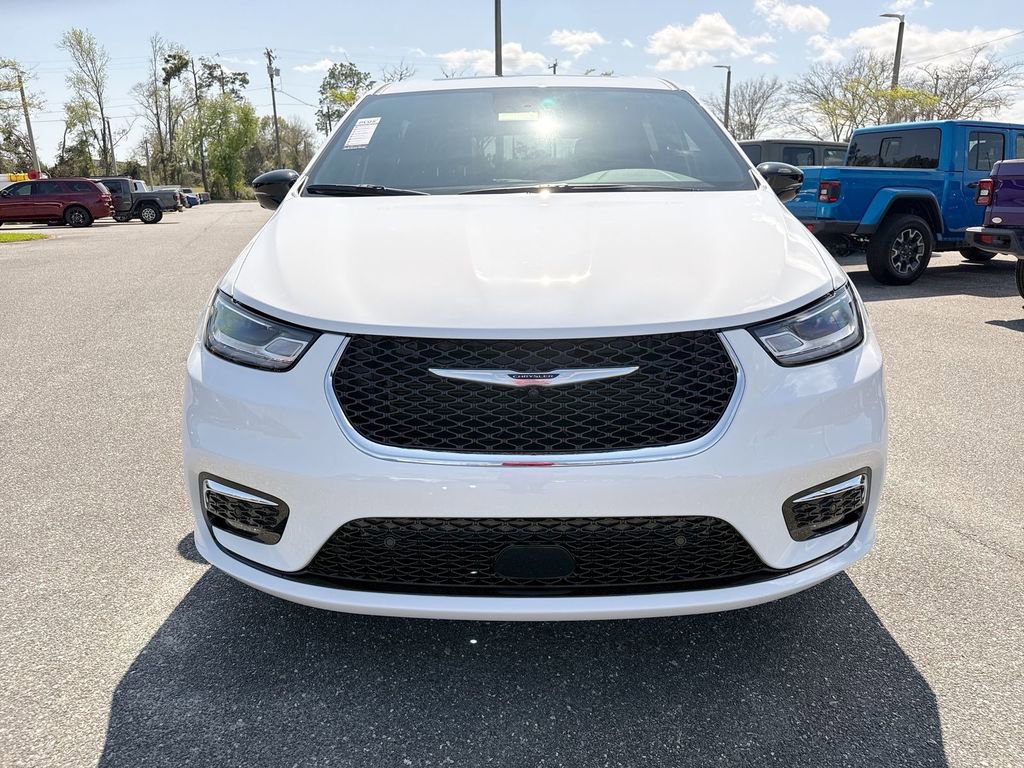 New 2026 Chrysler Pacifica Limited w/ Trailer Tow Group image 7
