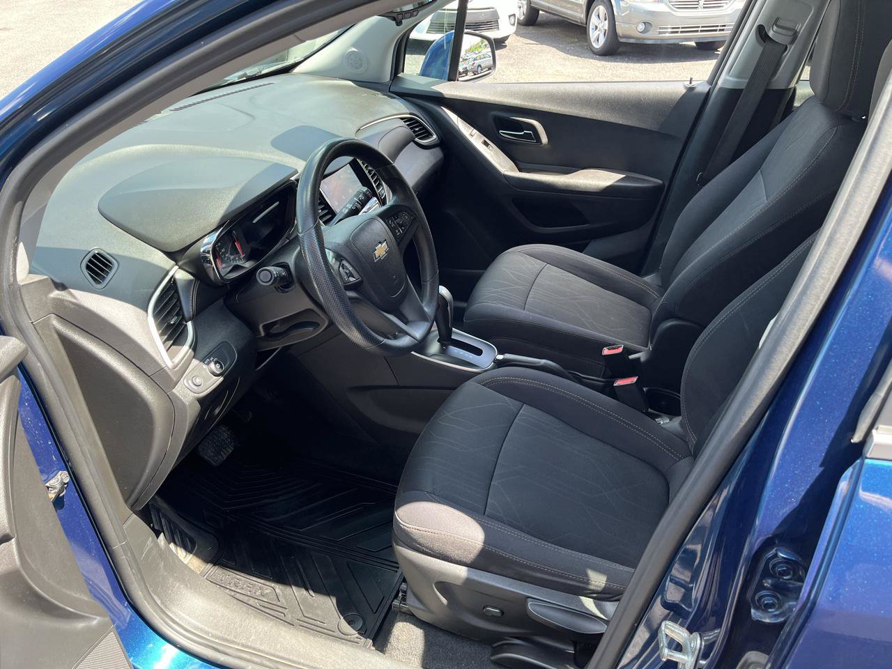 Used 2020 Chevrolet Trax LT w/ LPO, Protection Package AWD/4WD image 22