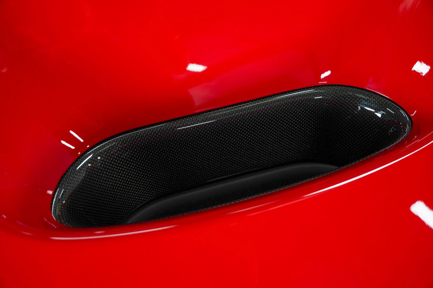 Used 2021 Ferrari F8 Tributo RWD image 14