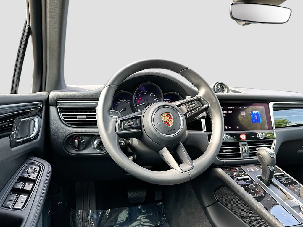 Certified 2026 Porsche Macan AWD/4WD image 25