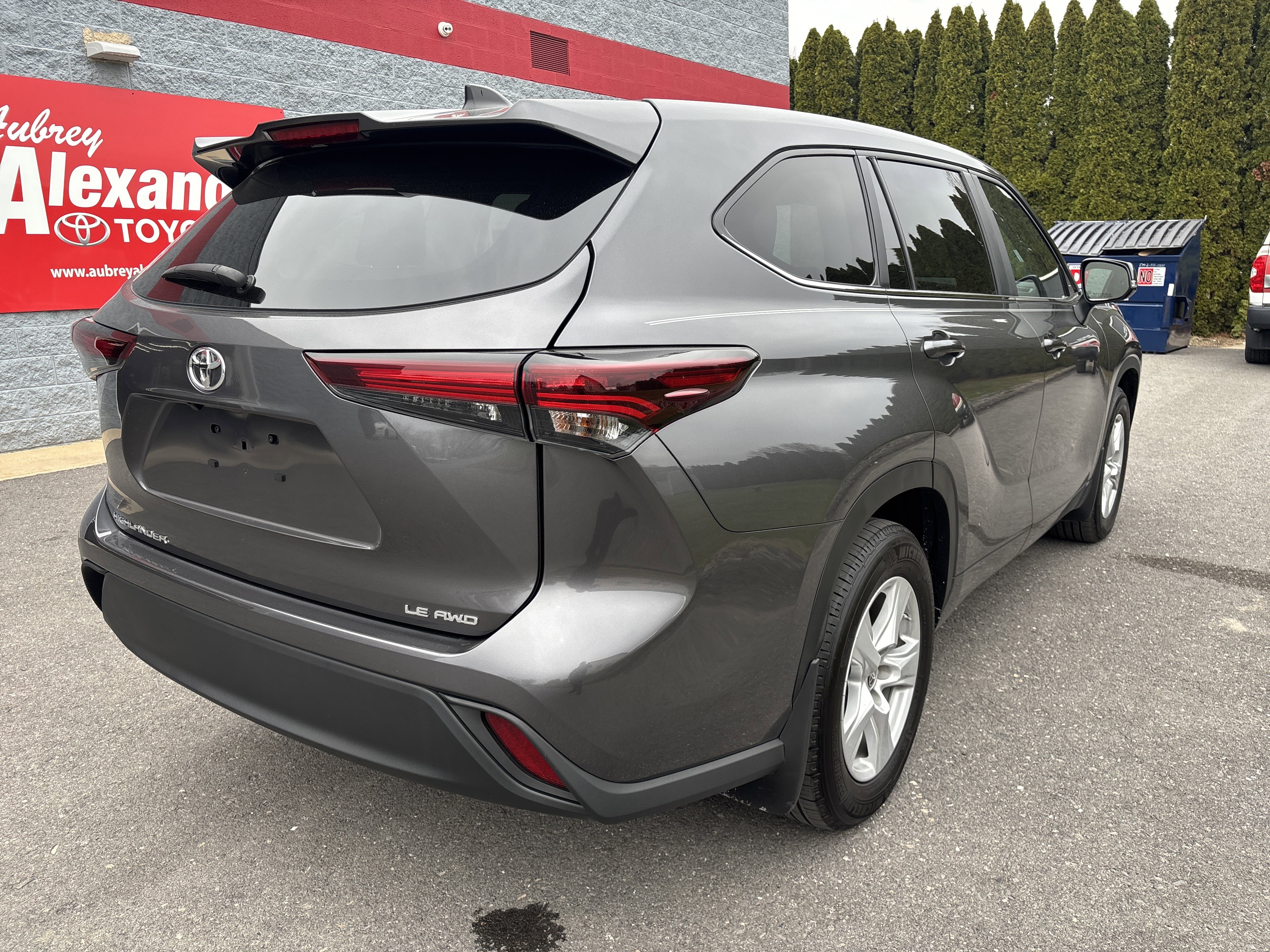 Certified 2024 Toyota Highlander LE video 3