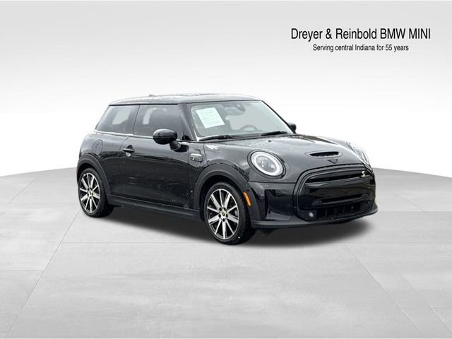 Used 2023 MINI Cooper SE image 1