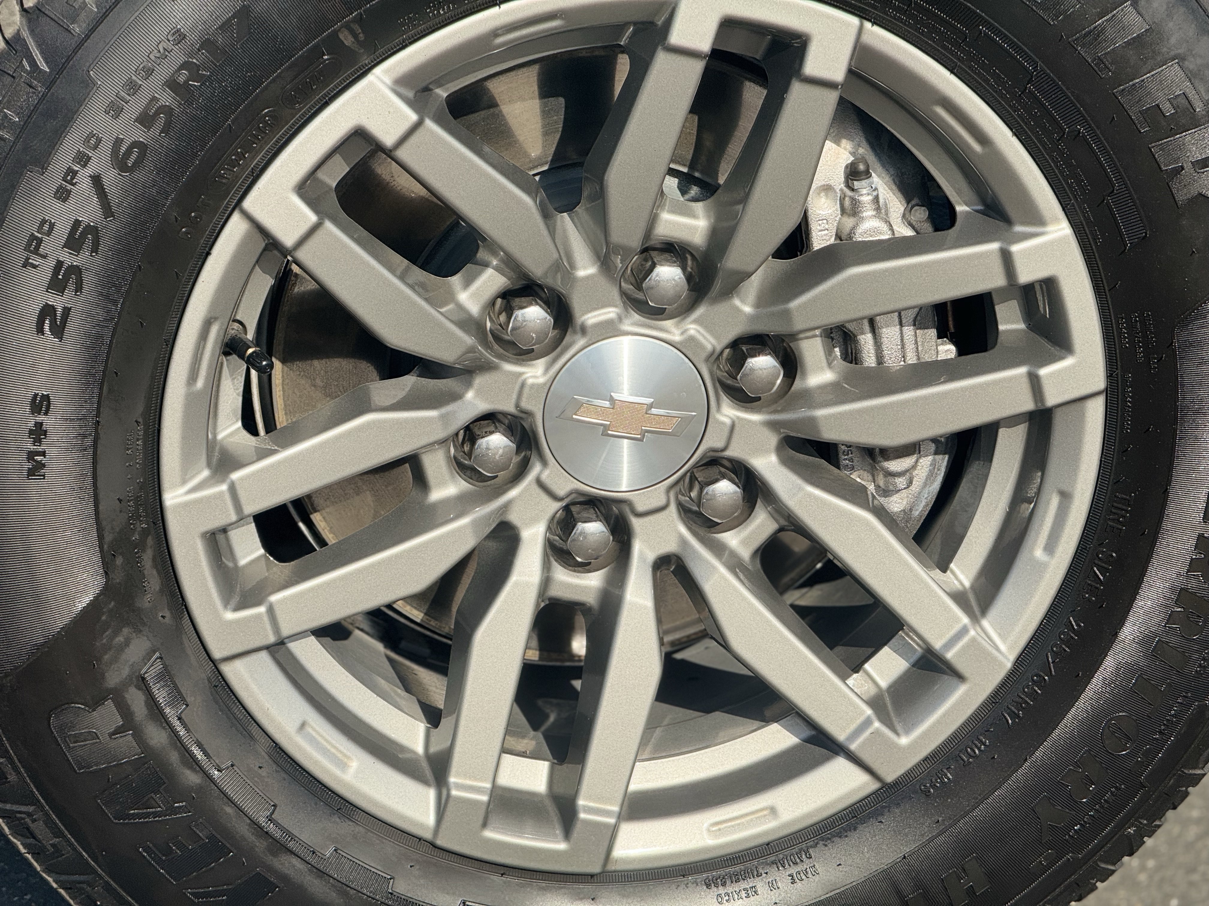 Used 2024 Chevrolet Colorado LT AWD/4WD image 7
