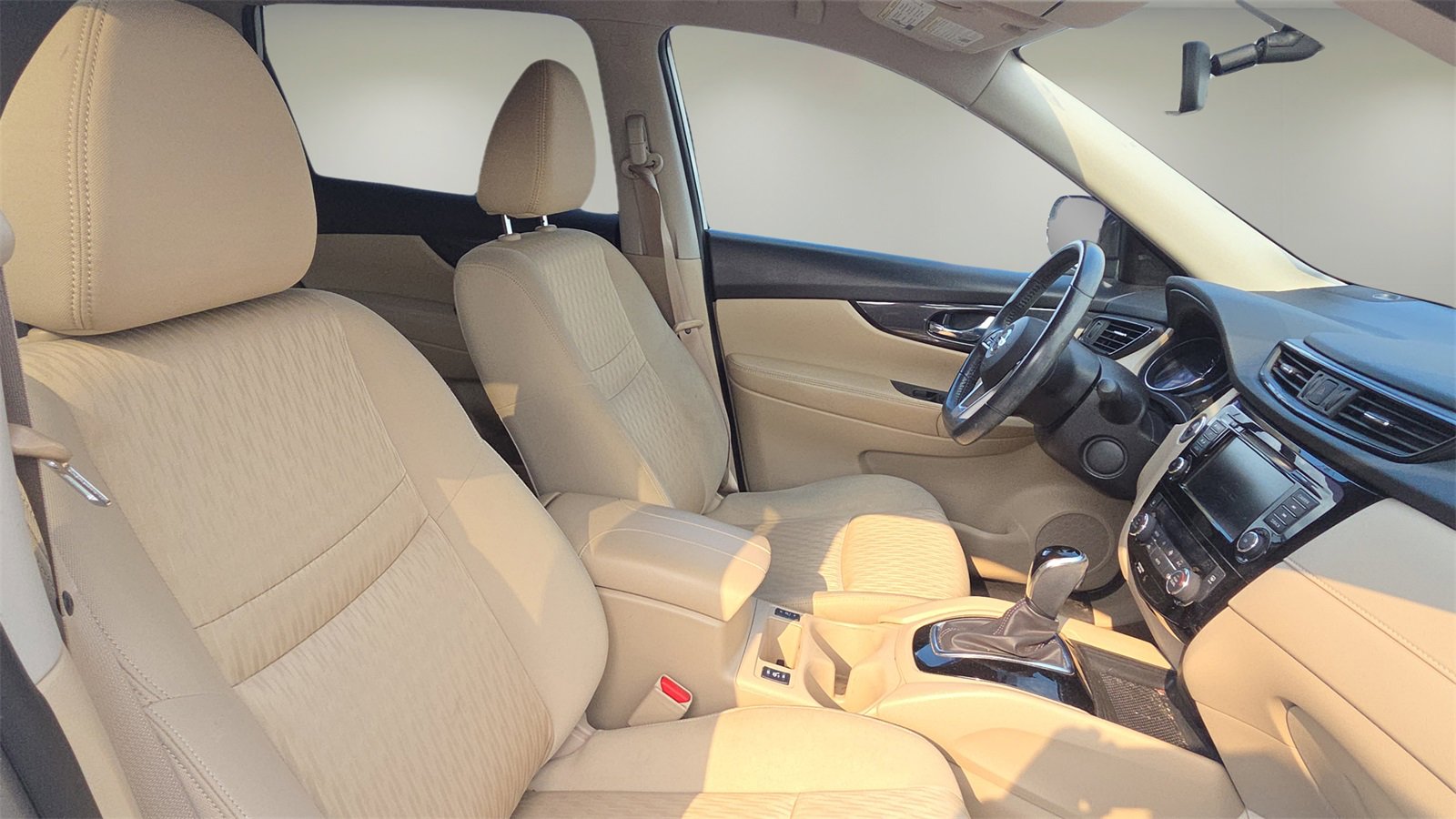 Used 2018 Nissan Rogue SV image 16