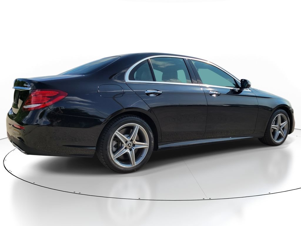 Used 2018 Mercedes-Benz E 400 4MATIC Sedan image 4