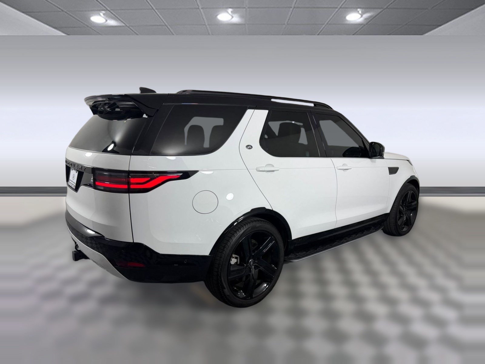 Used 2025 Land Rover Discovery Dynamic SE AWD/4WD image 9