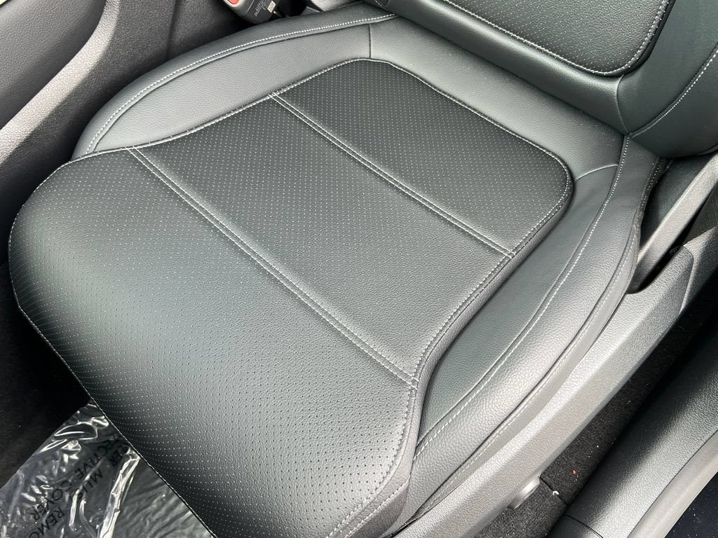 New 2025 Mercedes-Benz GLC 350e 4MATIC image 11
