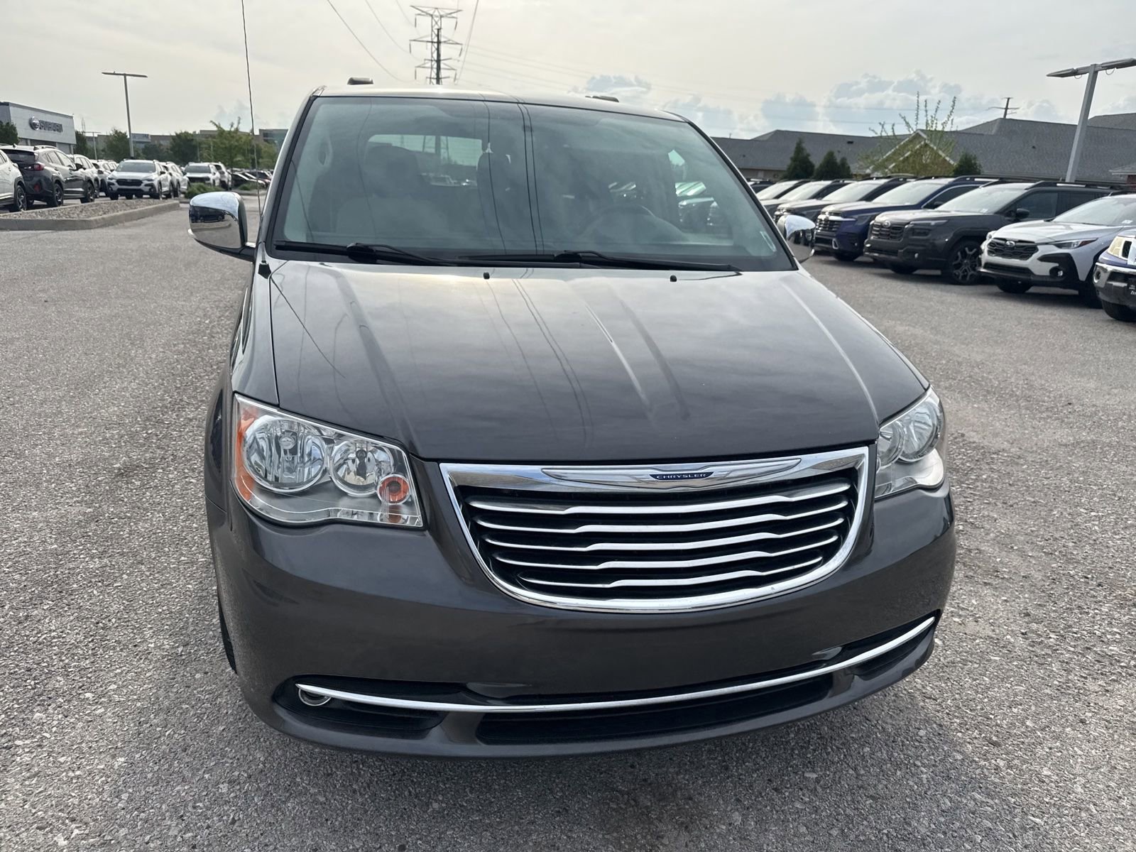 Used 2016 Chrysler Town & Country Touring-L w/ Driver Convenience Group FWD image 5