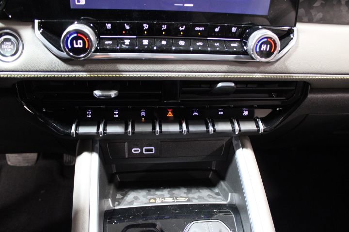 New 2026 Chevrolet Colorado ZR2 w/ Midnight Edition image 33