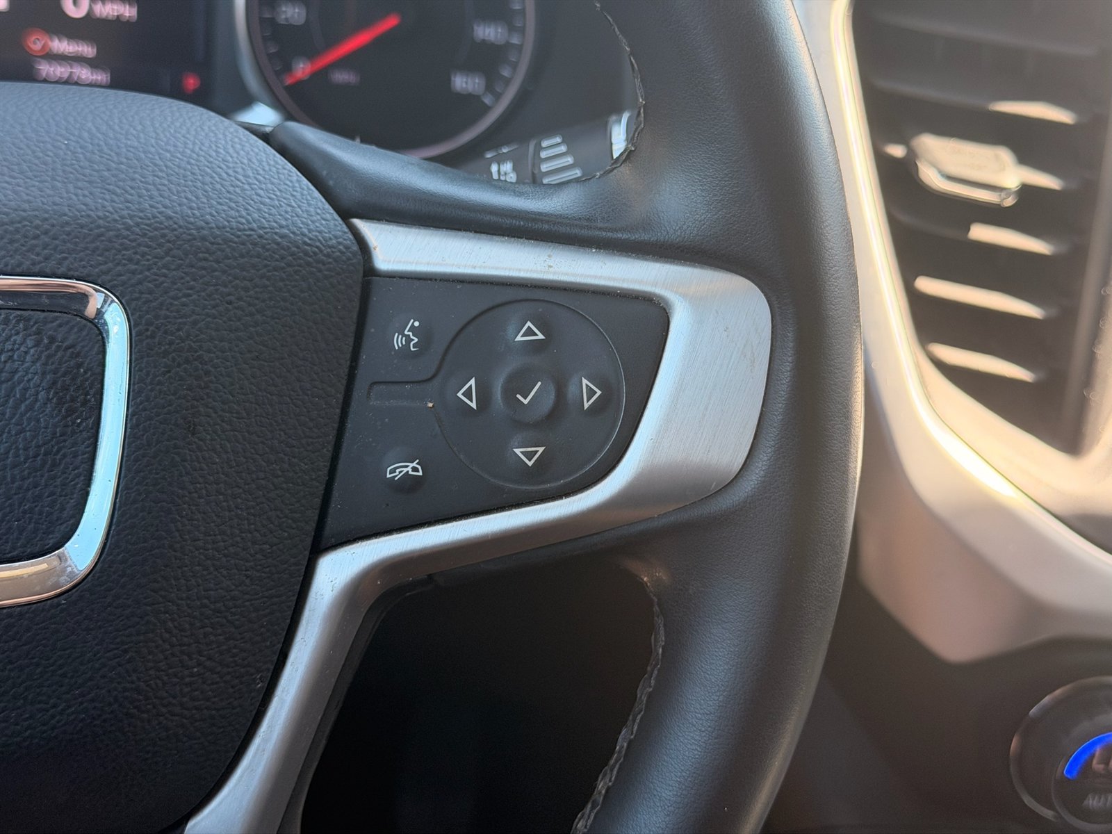 Used 2023 GMC Acadia SLT FWD image 20