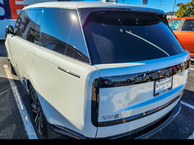 Used 2023 Land Rover Range Rover SE AWD/4WD image 4