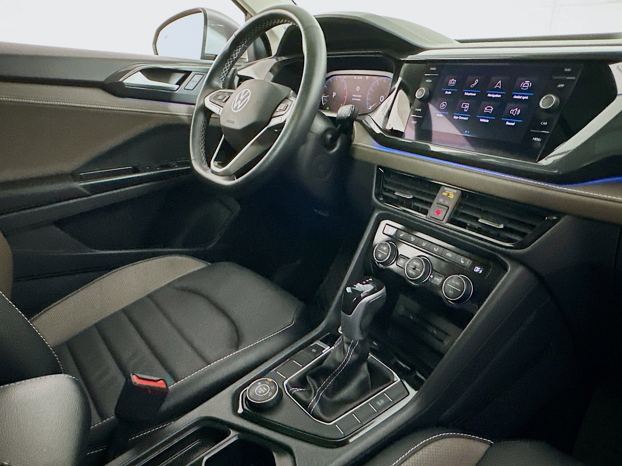 Used 2022 Volkswagen Taos SEL w/ Panoramic Sunroof Package image 29