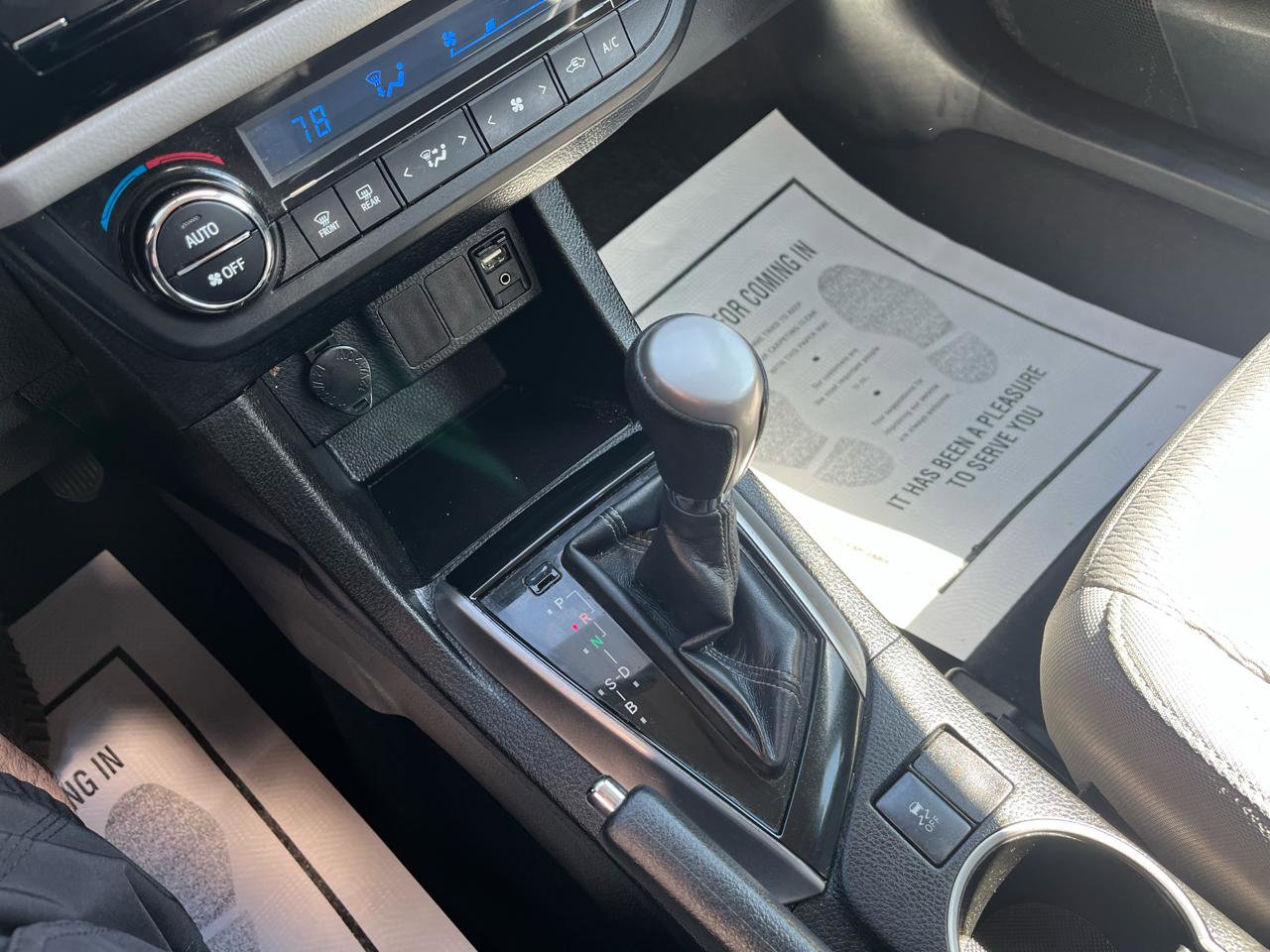 Used 2015 Toyota Corolla LE FWD image 19