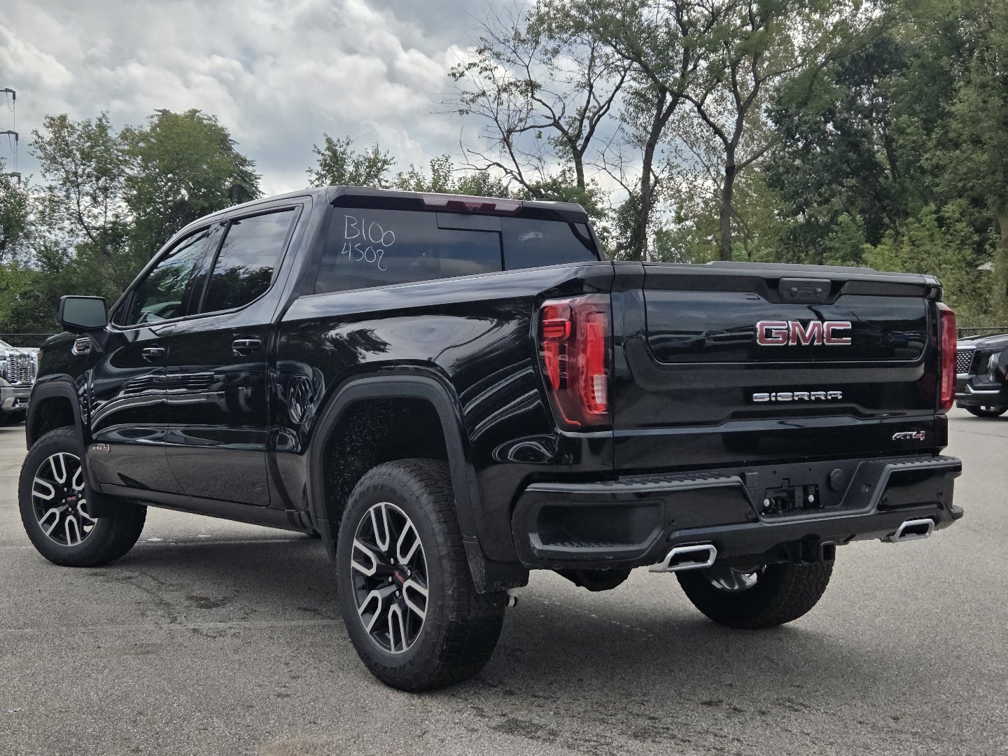New 2026 GMC Sierra 1500 AT4 w/ AT4 Premium Package AWD/4WD image 17
