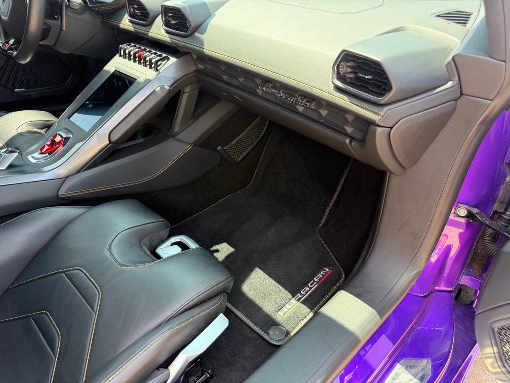 Used 2021 Lamborghini Huracan EVO RWD image 40