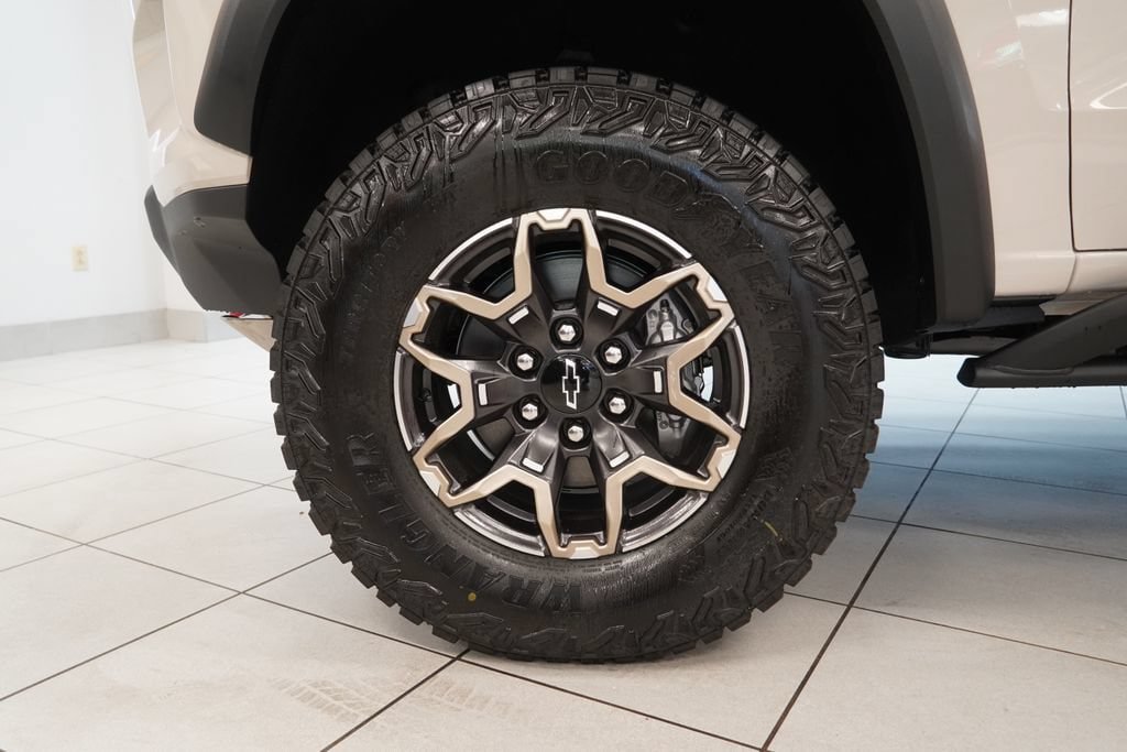 New 2026 Chevrolet Colorado ZR2 w/ Technology Package AWD/4WD image 16