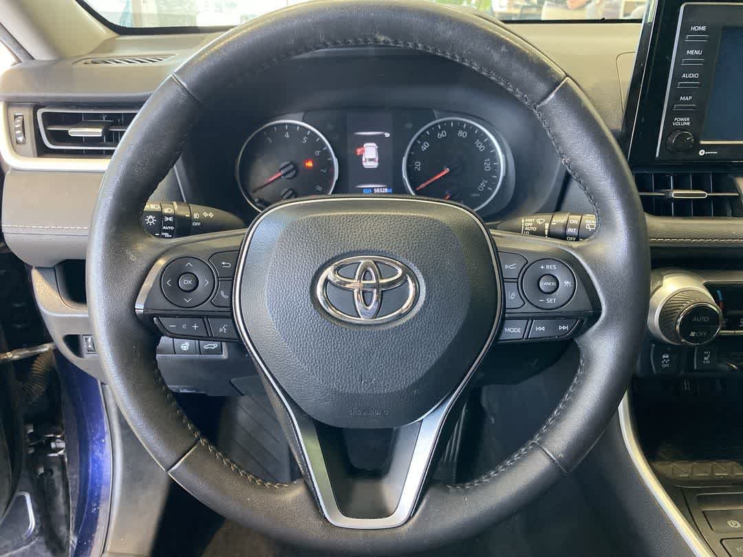 Used 2022 Toyota RAV4 XLE Premium AWD/4WD image 17