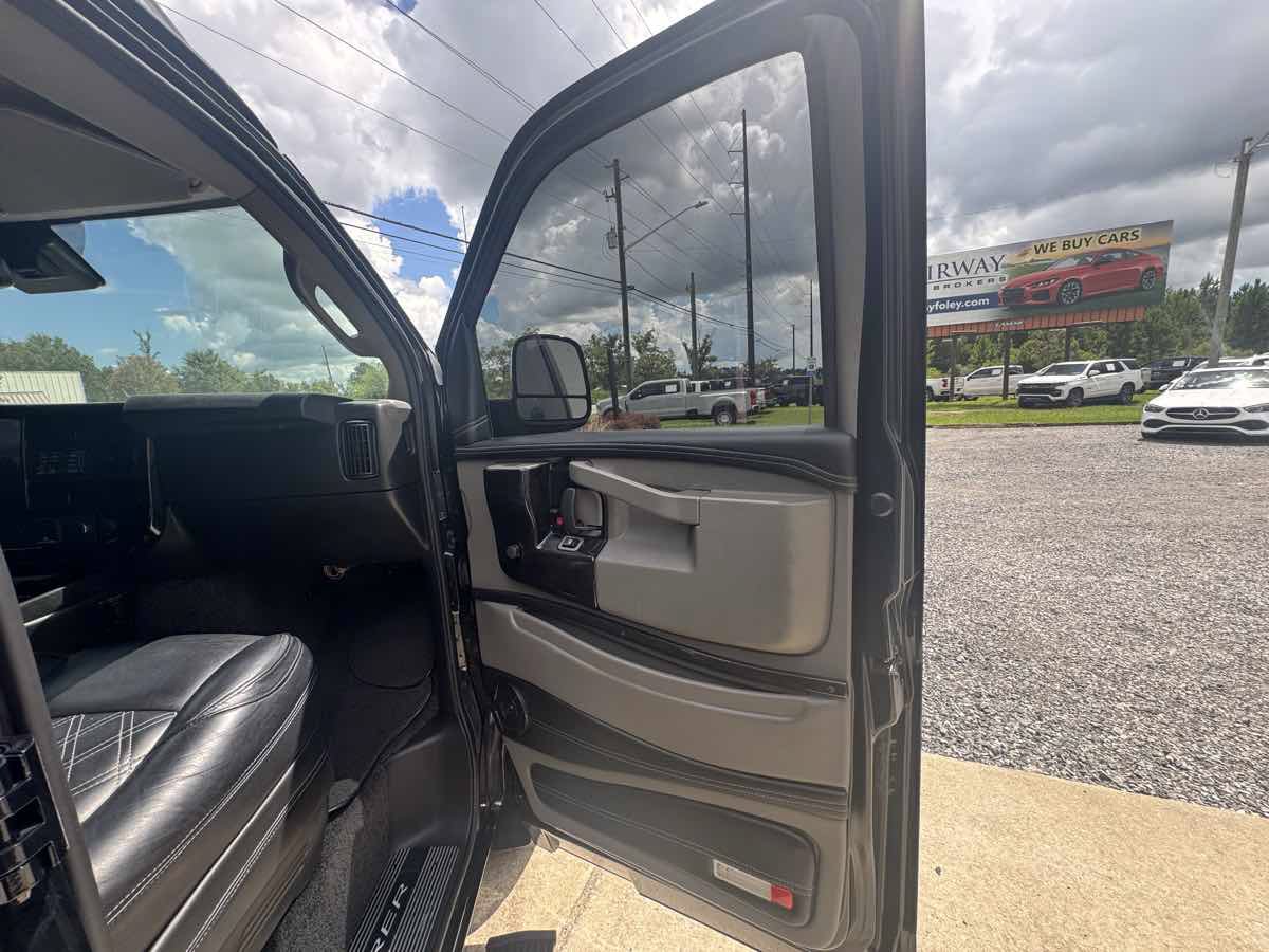 Used 2021 Chevrolet Express 2500 w/ Enhanced Convenience Package RWD image 30