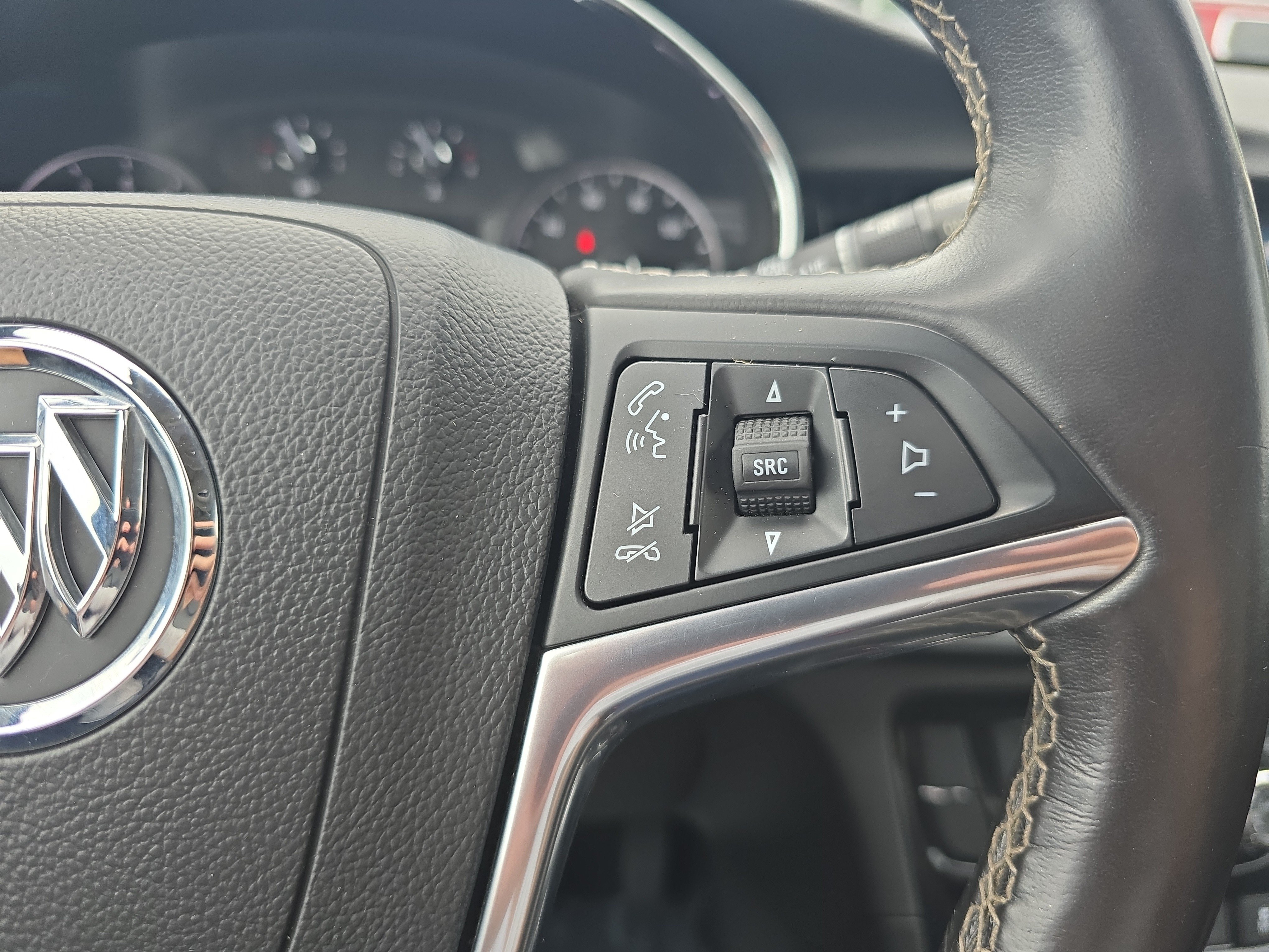 Used 2019 Buick Encore Essence AWD/4WD image 28