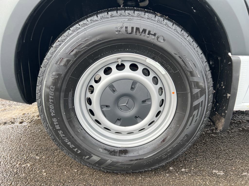 Used 2025 Mercedes-Benz Sprinter 2500 image 5