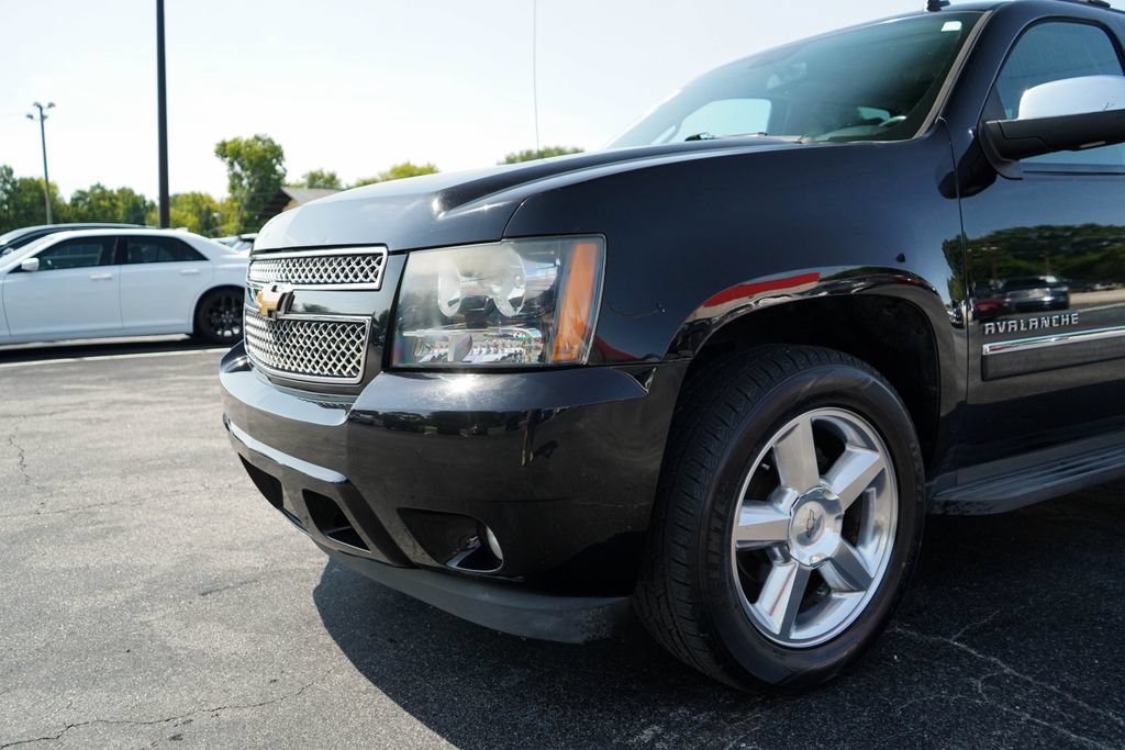 Used 2013 Chevrolet Avalanche LTZ RWD image 18
