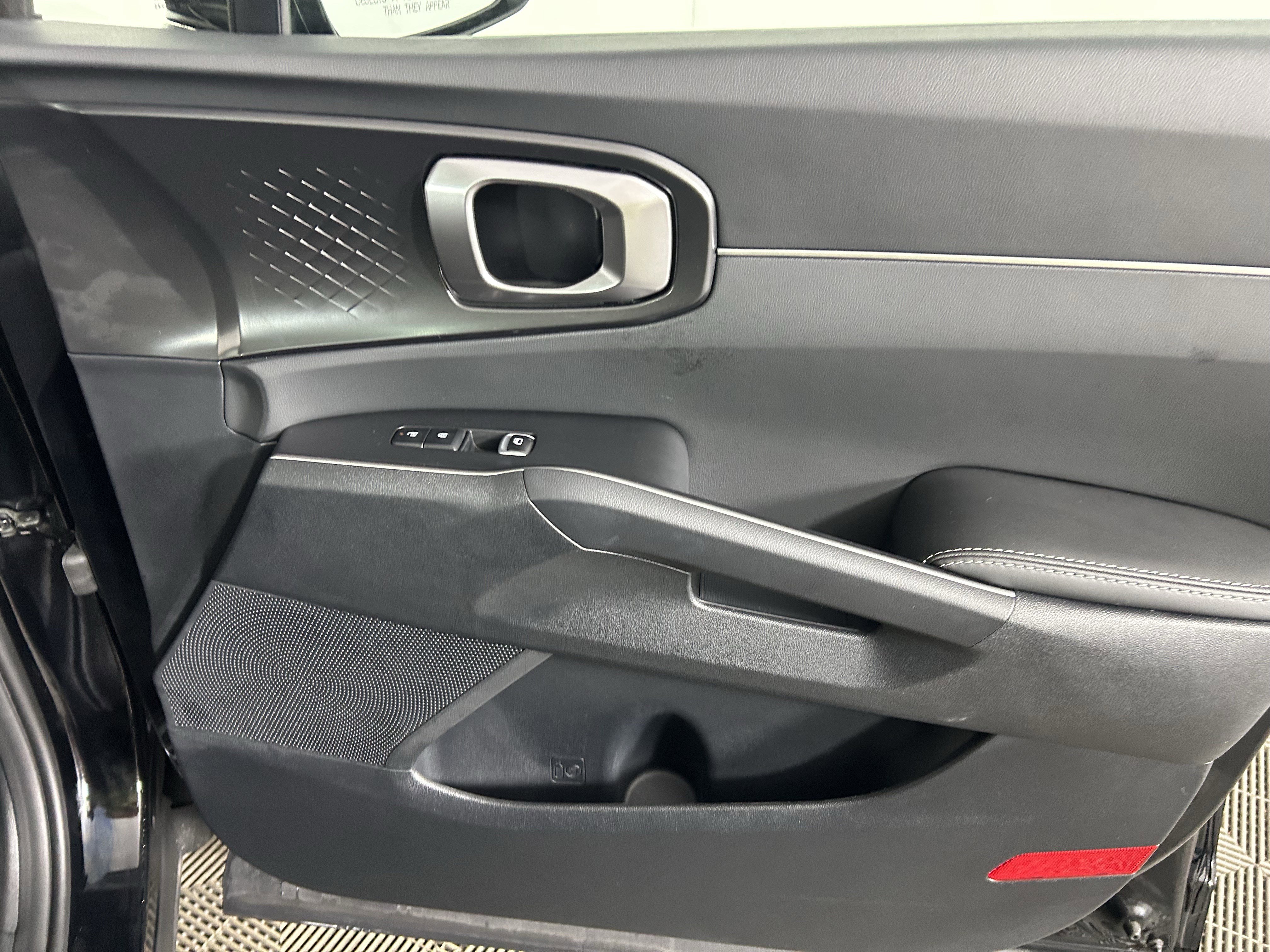 Used 2025 Kia Sorento S w/ Panoramic Sunroof Package image 42