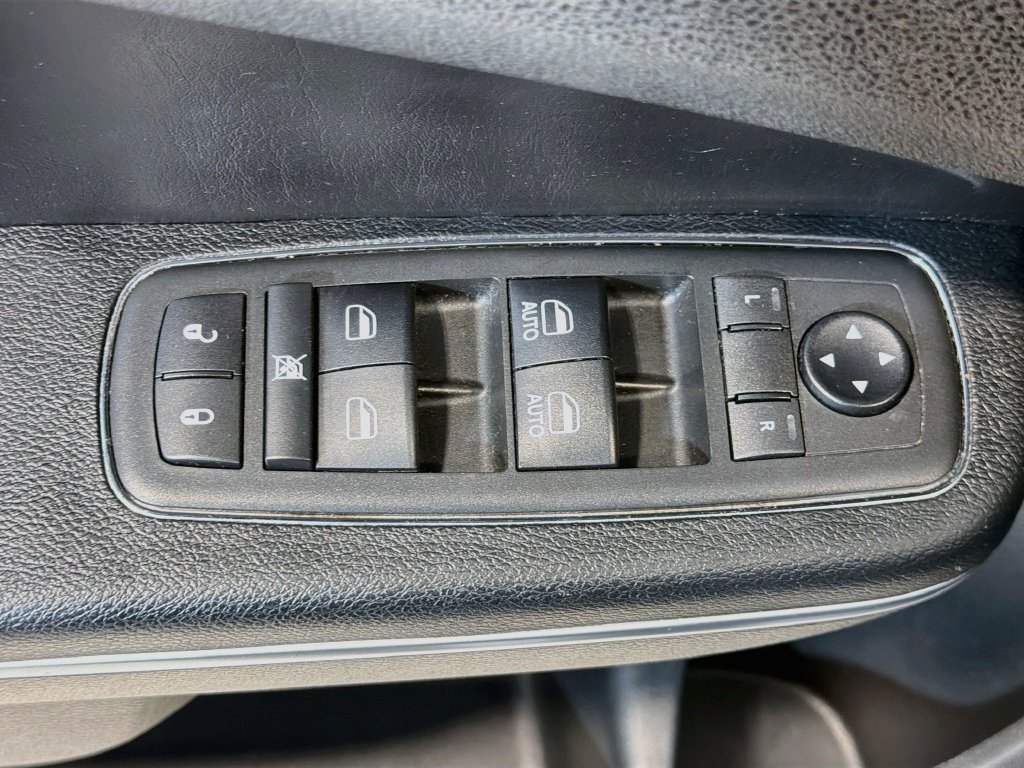 Used 2018 Chrysler 300 S w/ 300S Premium Group AWD/4WD image 17