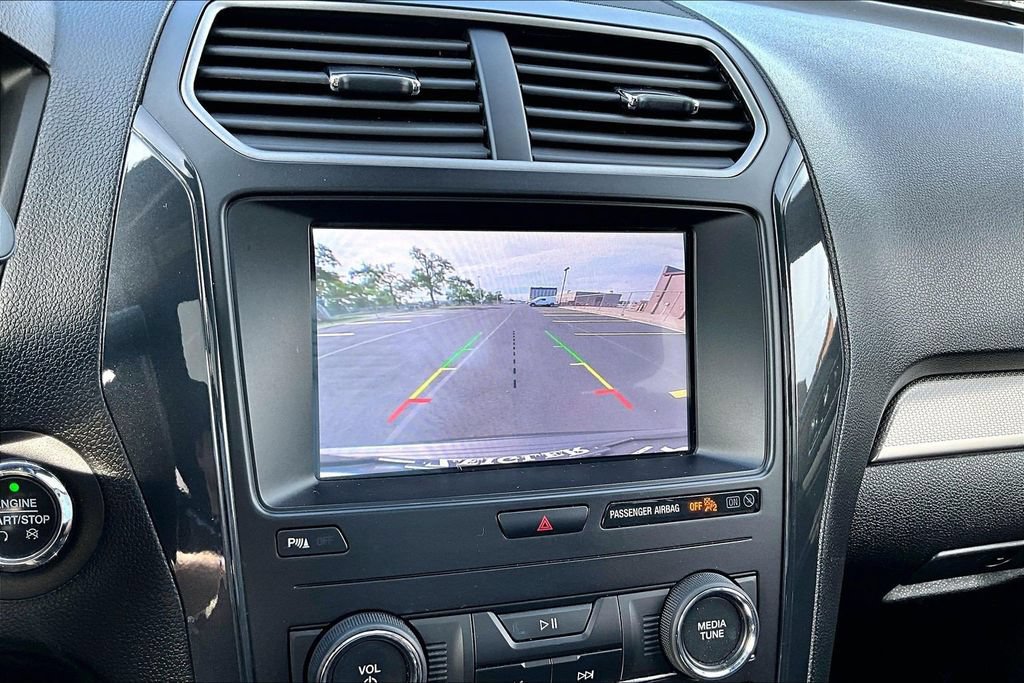 Used 2019 Ford Explorer XLT w/ Equipment Group 202A AWD/4WD image 20
