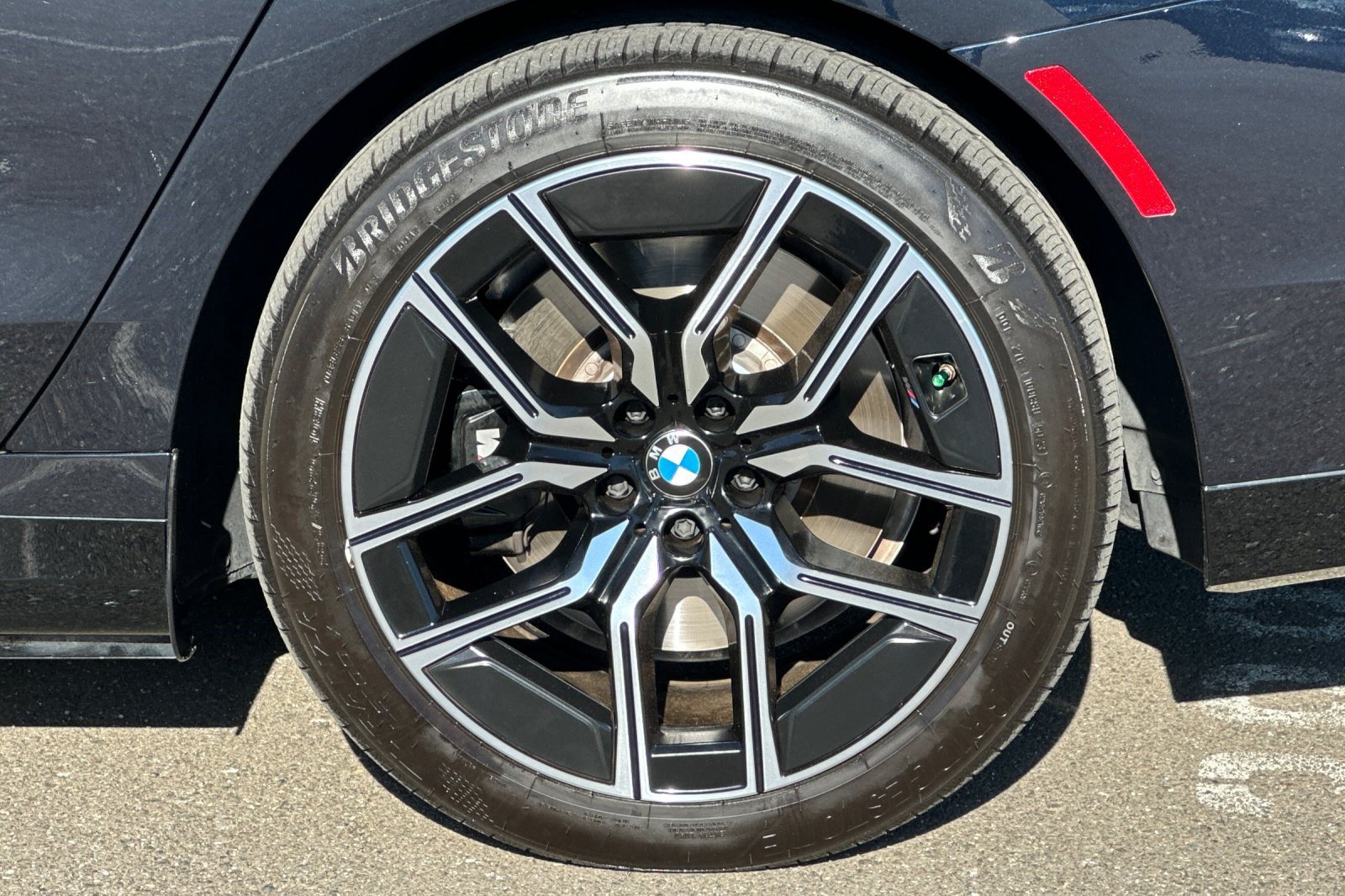 Used 2023 BMW i7 xDrive60 AWD/4WD image 37