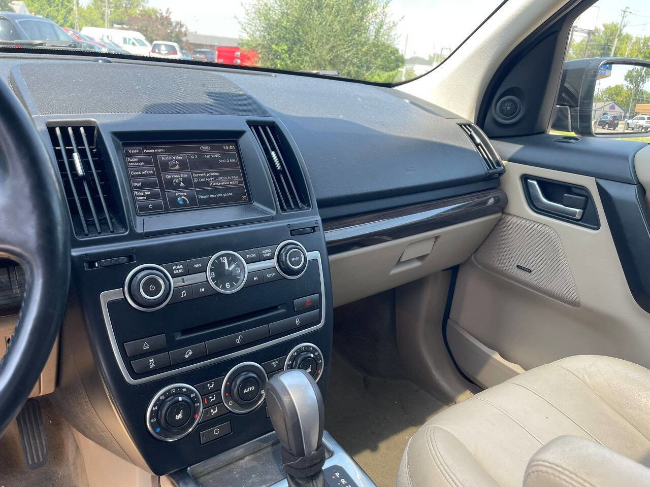 Used 2013 Land Rover LR2 HSE image 15