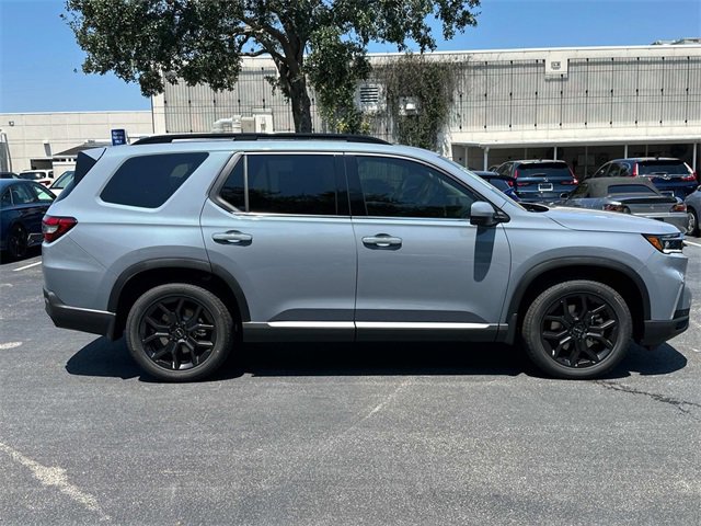 New 2025 Honda Pilot Touring image 4