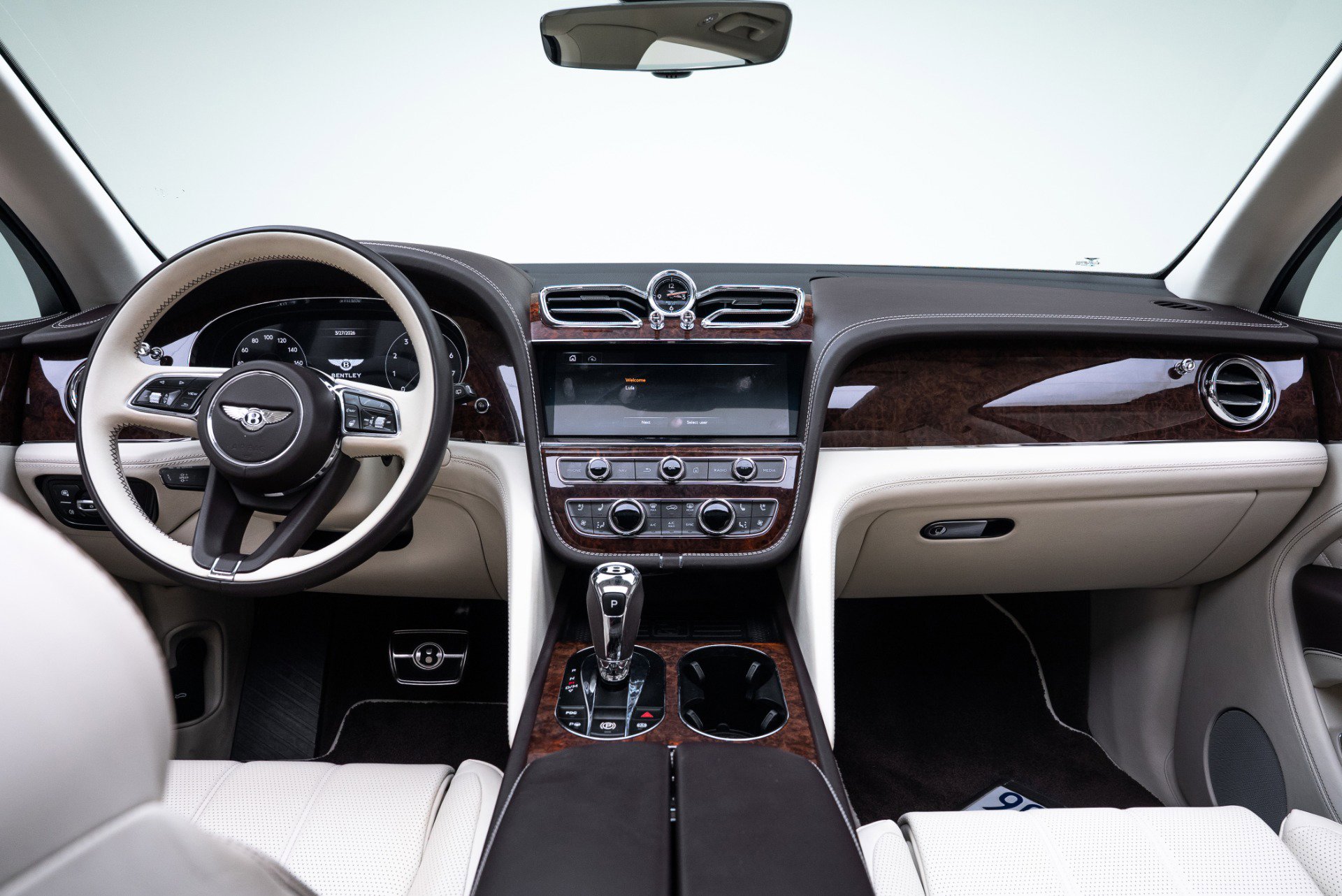 Used 2021 Bentley Bentayga image 2