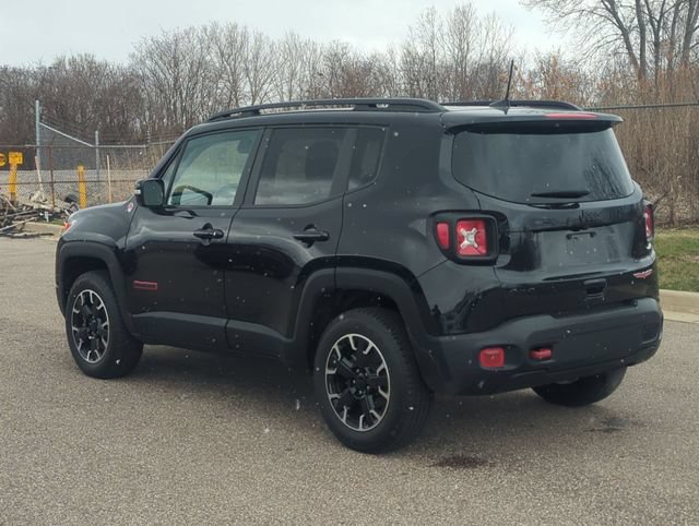 Used 2023 Jeep Renegade Trailhawk w/ Sun/Sound Group AWD/4WD image 5
