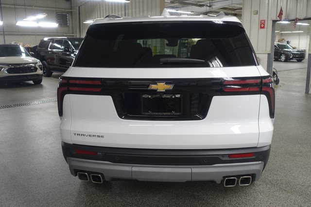 Used 2026 Chevrolet Traverse LT w/ Driver Confidence Package FWD image 6