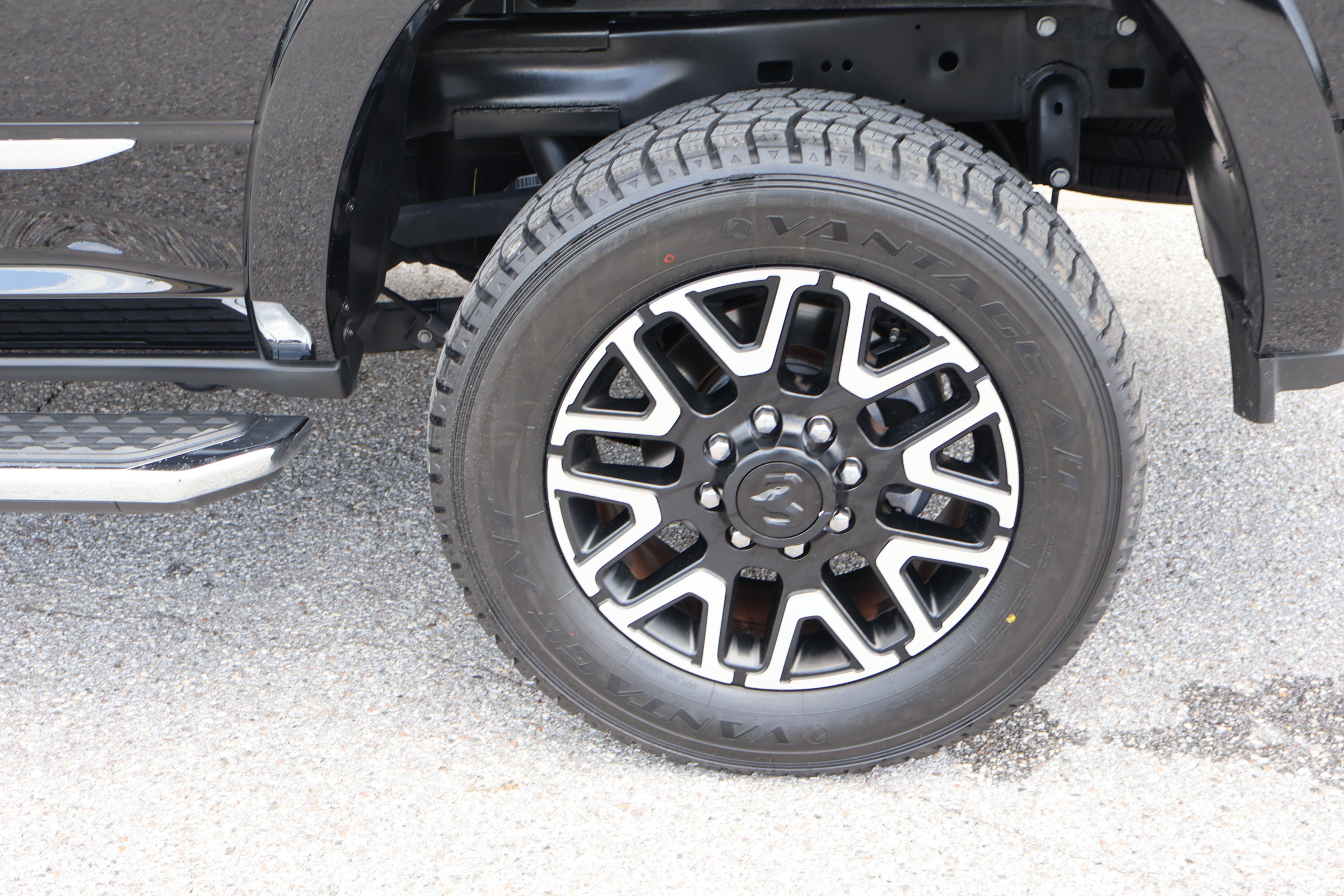 Used 2025 RAM 2500 Limited AWD/4WD image 14
