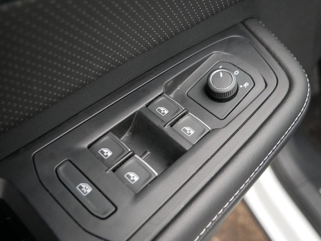 Used 2025 Volkswagen Atlas SE image 16