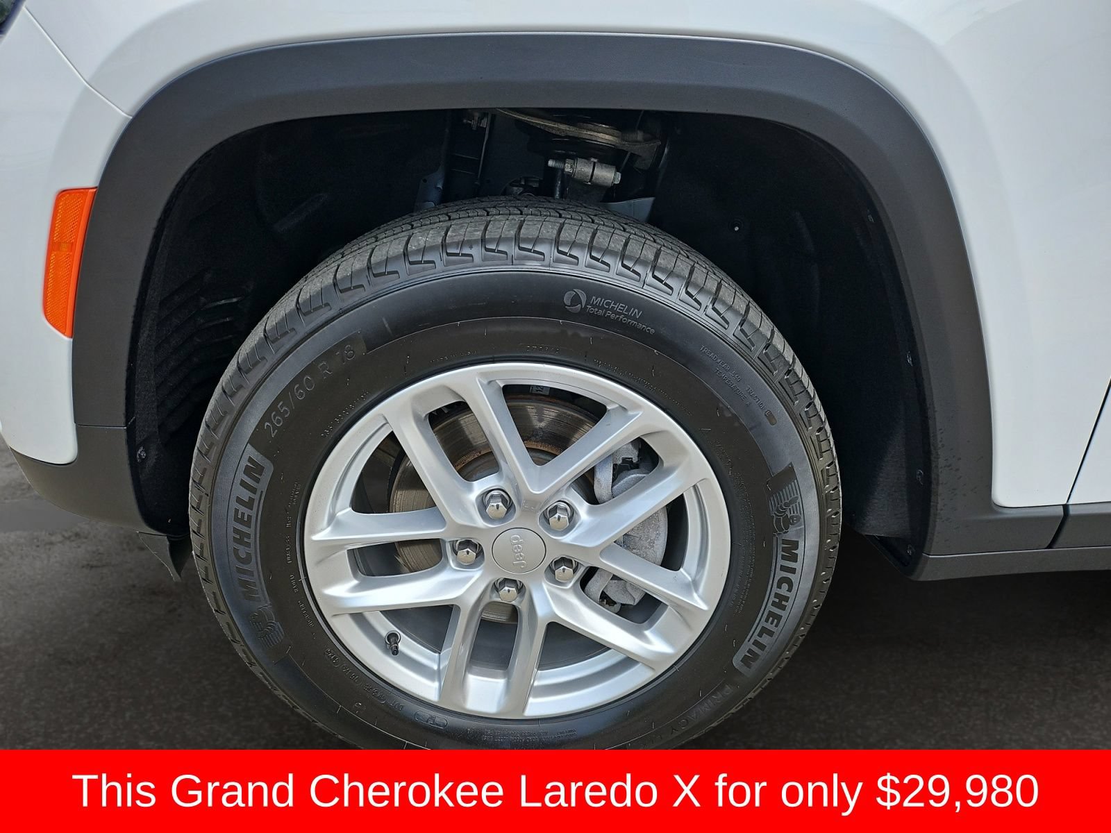 Used 2025 Jeep Grand Cherokee Laredo X w/ Luxury Tech Group I RWD image 40