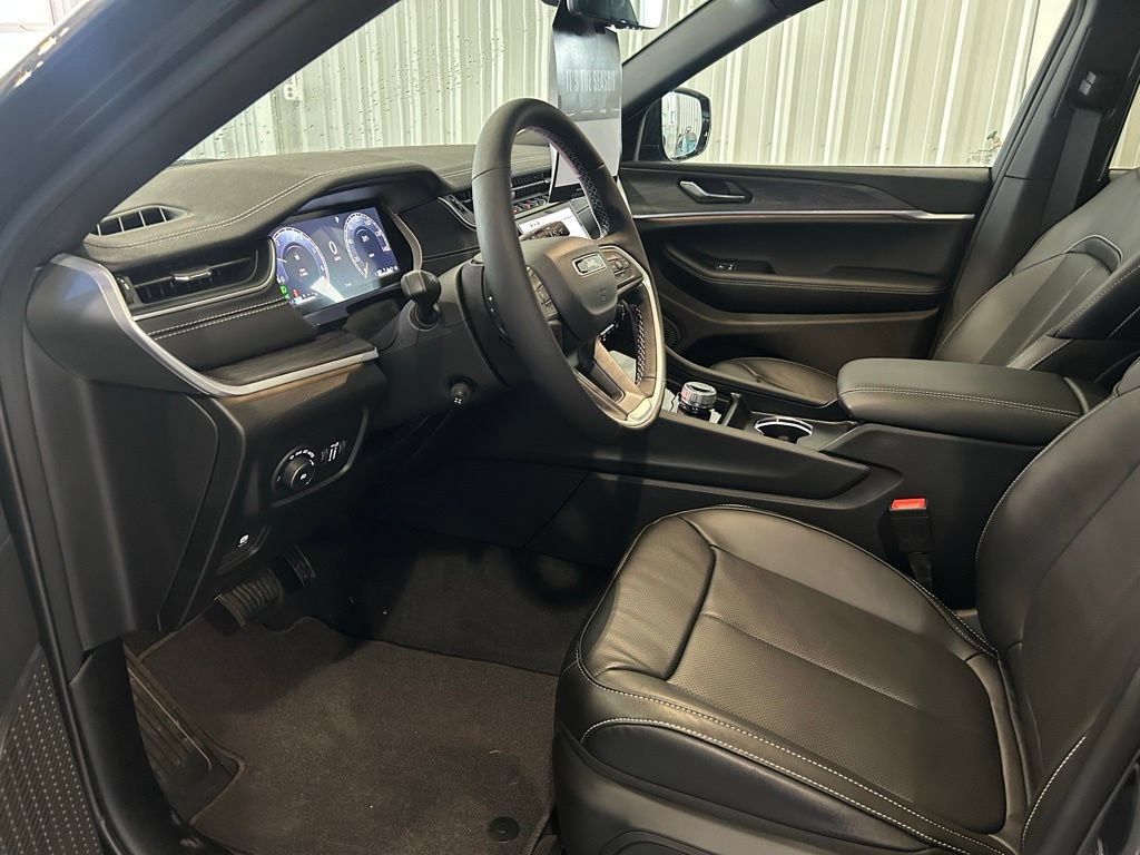 New 2025 Jeep Grand Cherokee L Limited w/ Luxury Tech Group II RWD image 10