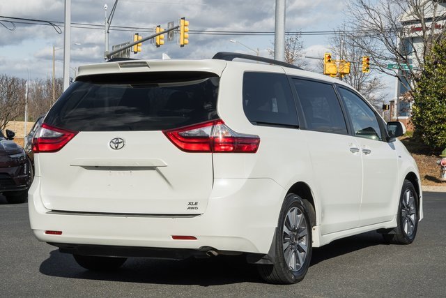 Used 2020 Toyota Sienna XLE image 4