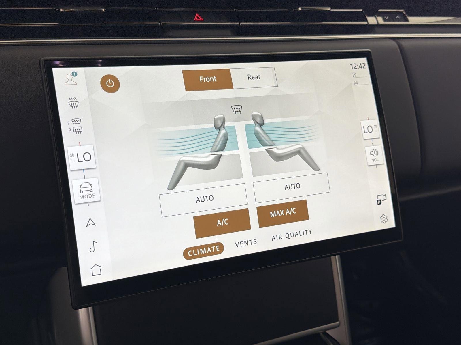 New 2026 Land Rover Range Rover SE image 15