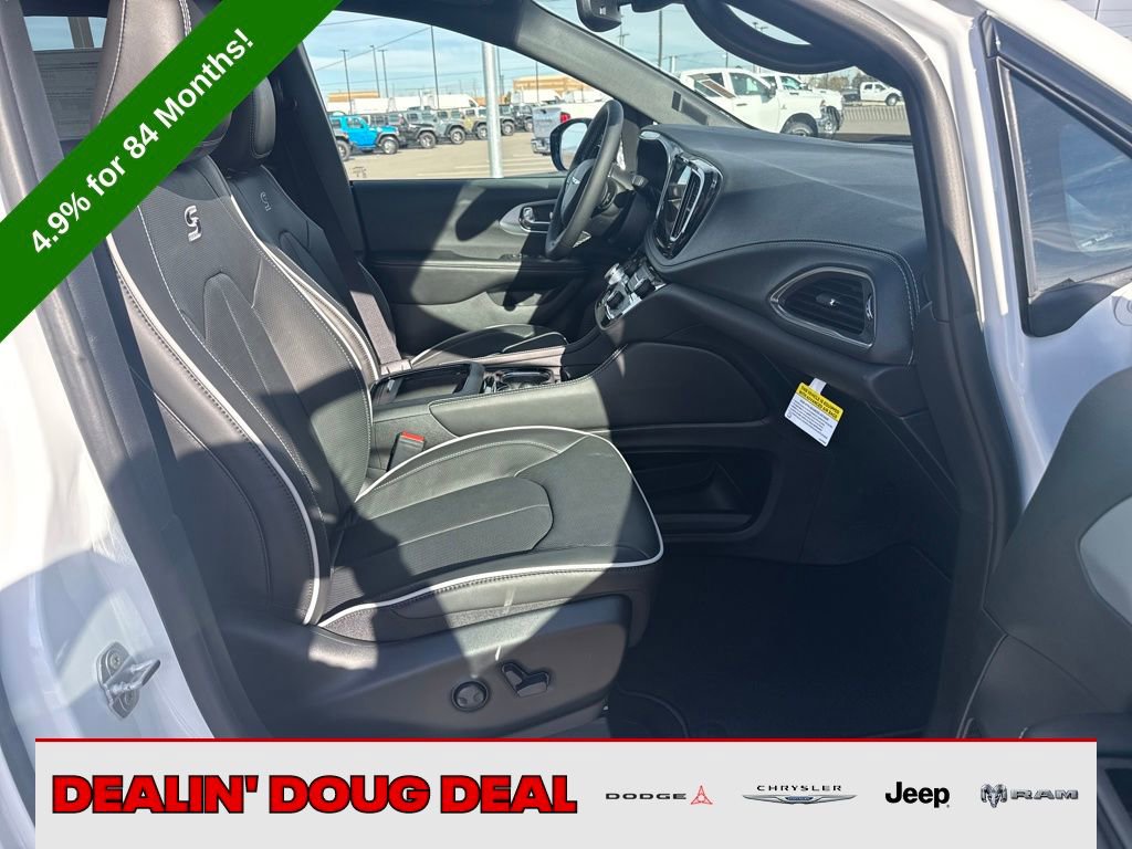 New 2026 Chrysler Pacifica Limited image 31