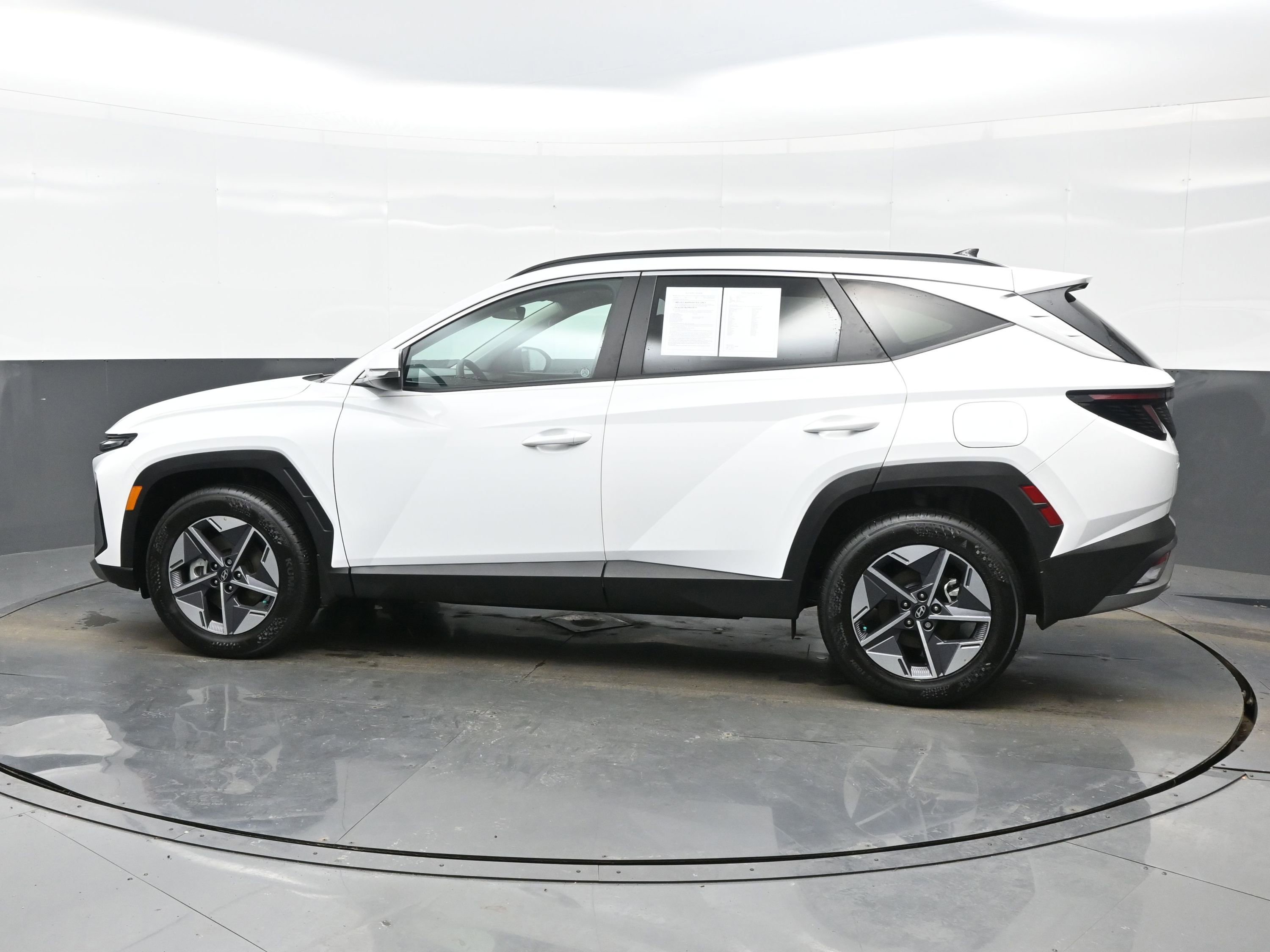 Certified 2025 Hyundai Tucson SEL image 3